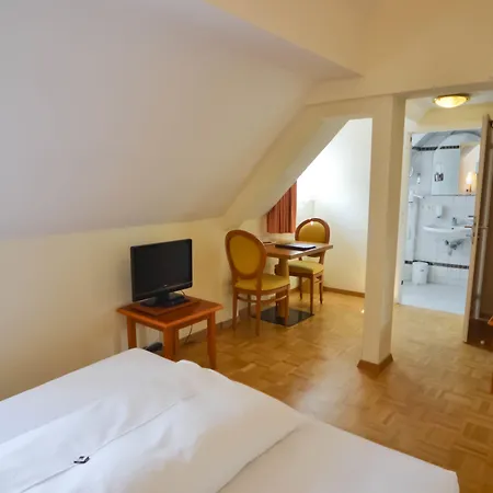 Отель Seehotel Hubertus Шлухзее